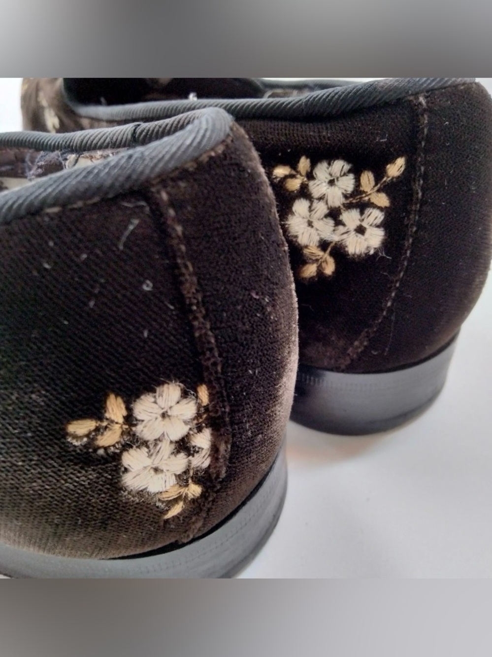 Dolce & Gabbana Black Velvet Floral Embroidered Slip-On Loafers - Picture 8 of 9